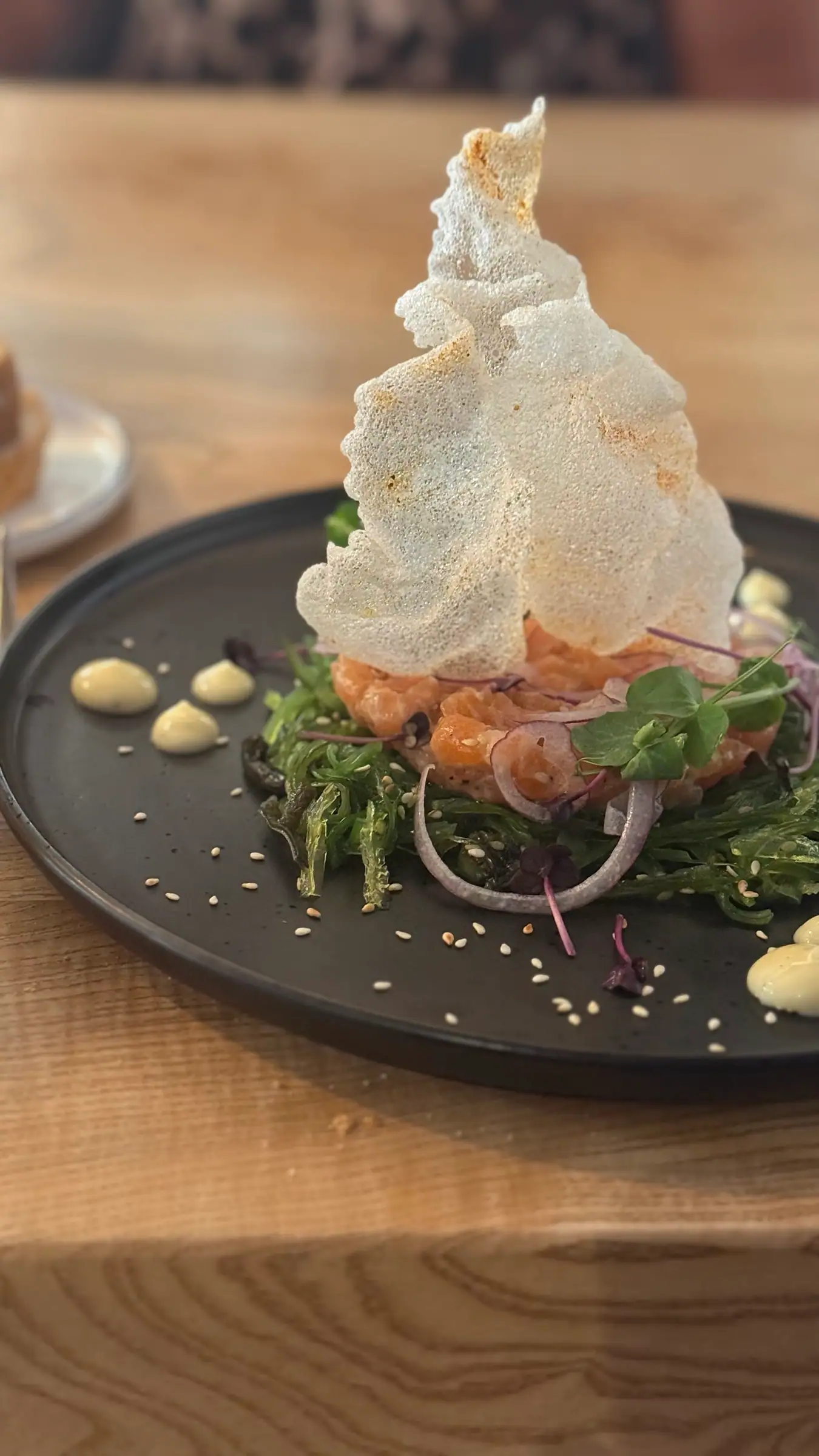 Salmon tartare with a crisp chip